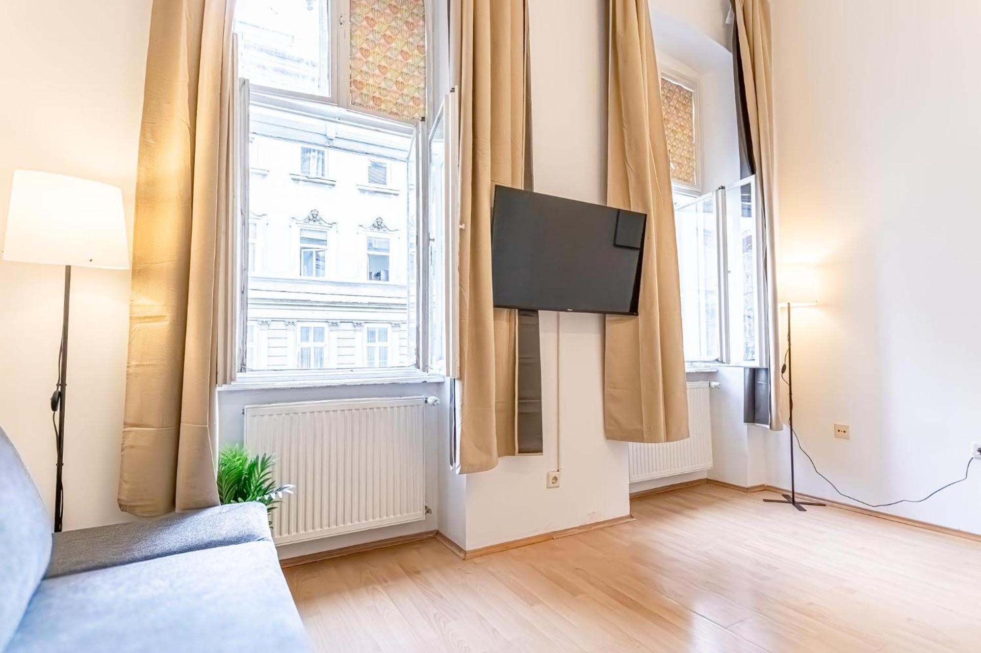 City-Linked 2Br Apartment Near Wiener Stadthalle Exterior photo