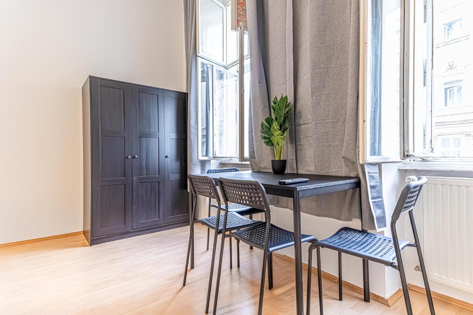 City-Linked 2Br Apartment Near Wiener Stadthalle Exterior photo