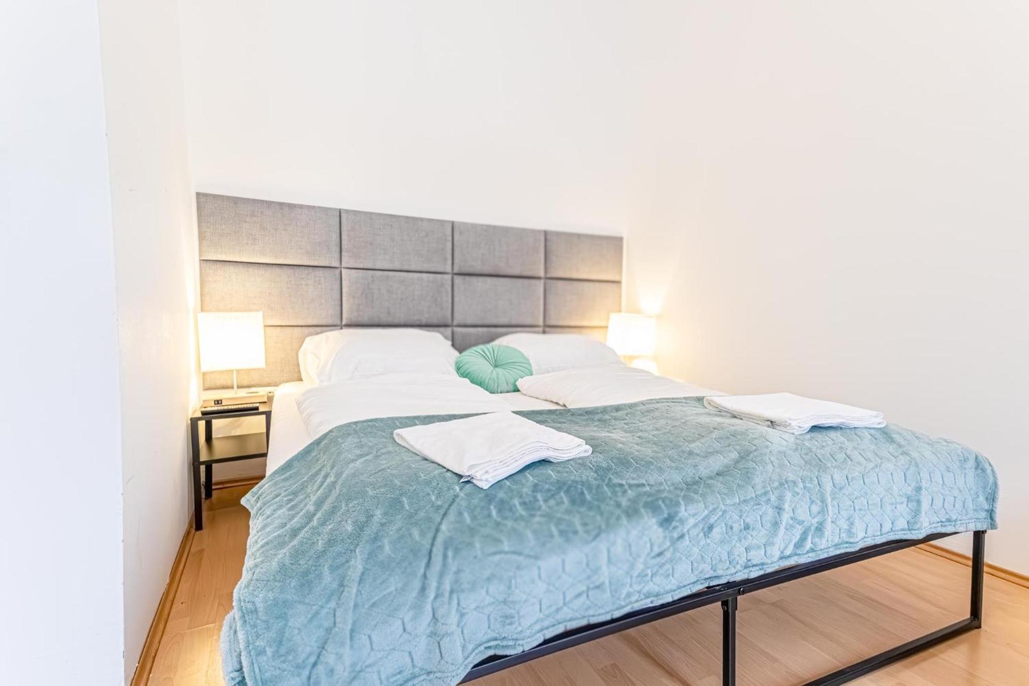 City-Linked 2Br Apartment Near Wiener Stadthalle Exterior photo